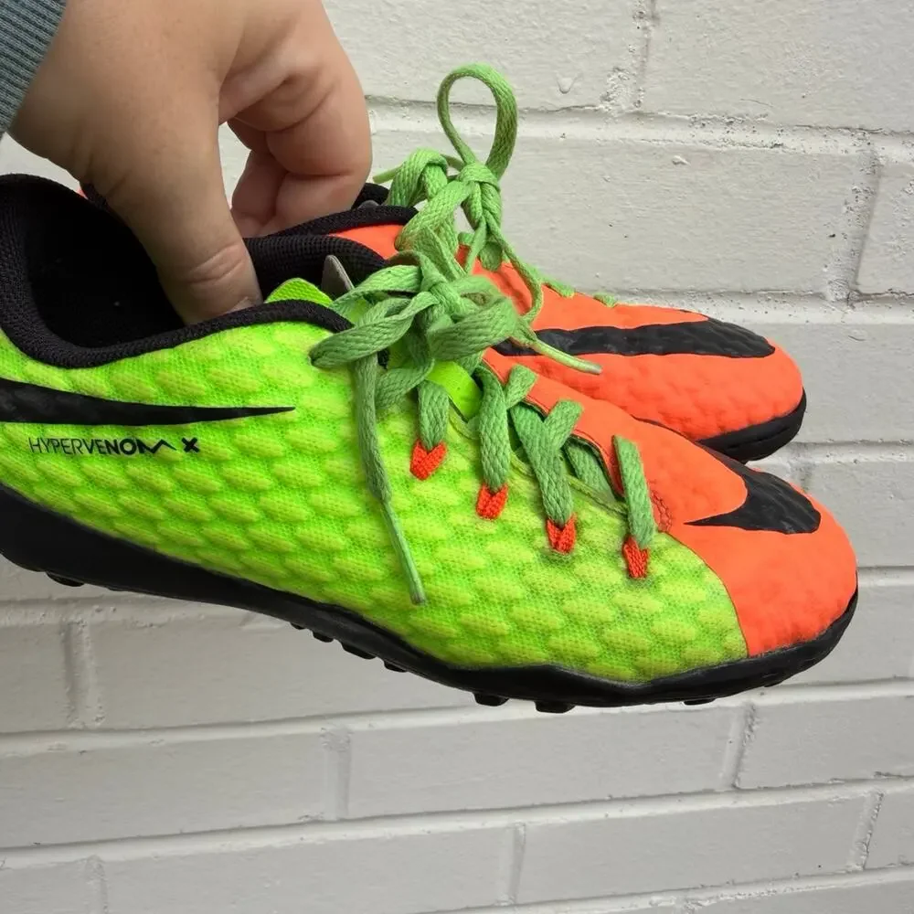 Nike Hypervenom soccer shoes Youth size 1.5 - Picture 6 of 6